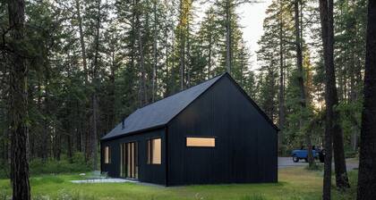 Your Mountain Modern Glacier Escape in the Pines