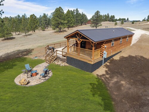 Hilltop Hideway-BRAND NEW-Just minutes from Custer-Close to Off Road Trails!