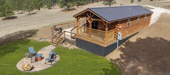Hilltop Hideway-BRAND NEW-Just minutes from Custer-Close to Off Road Trails!