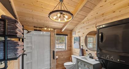 Hilltop Hideway-BRAND NEW-Just minutes from Custer-Close to Off Road Trails!