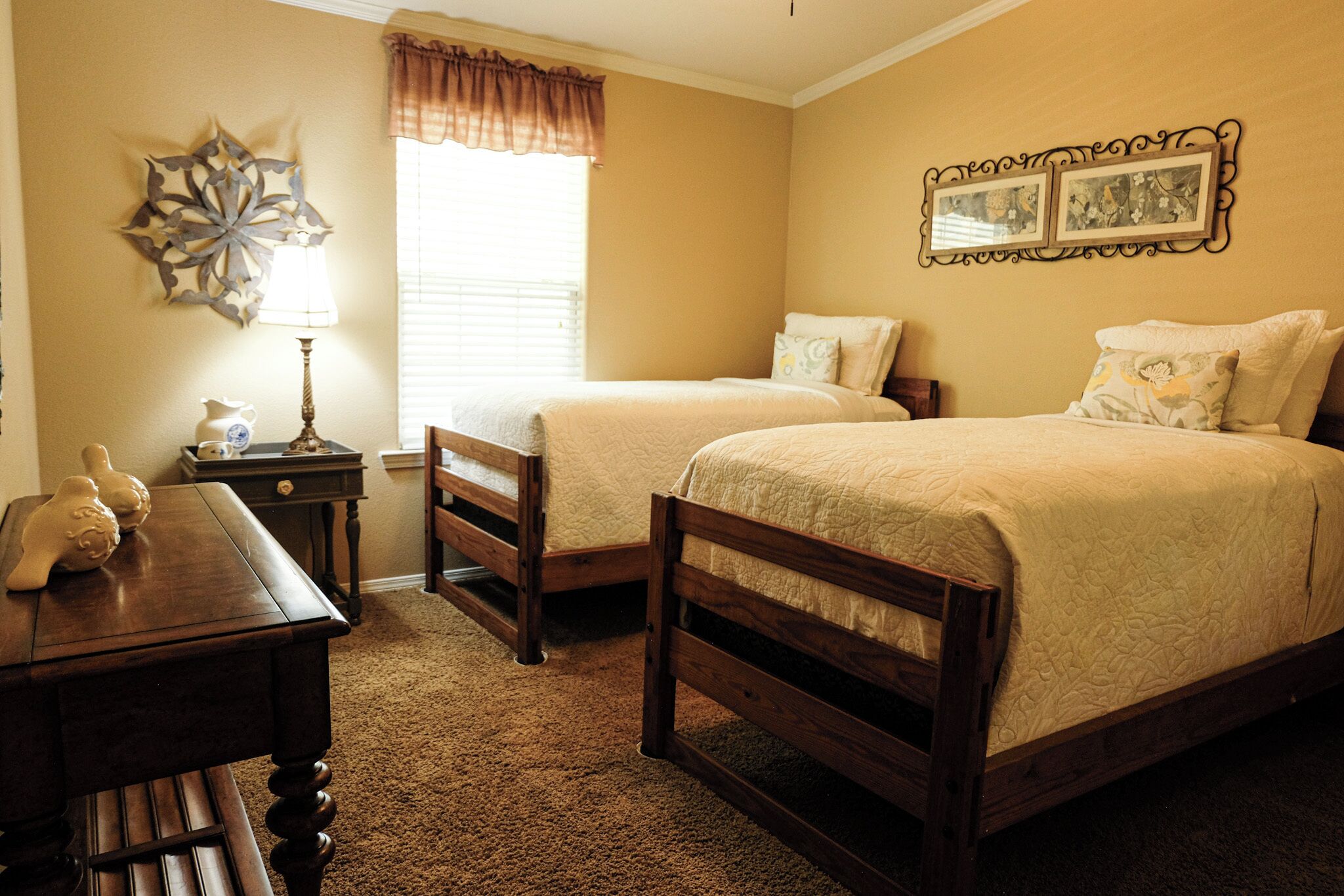 4 bedrooms, desk, iron/ironing board, WiFi