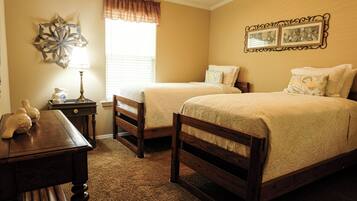 4 bedrooms, desk, iron/ironing board, WiFi