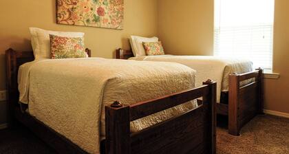 Saint Jo Ranch Getaway Across from Blue Ostrich Winery