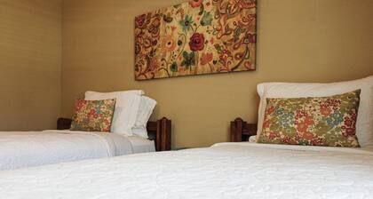 Saint Jo Ranch Getaway Across from Blue Ostrich Winery