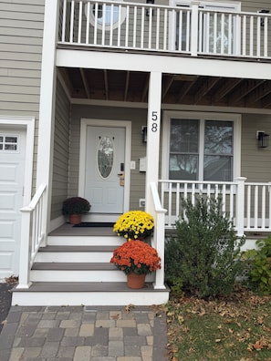 Exterior detail - Modern home 3BR Near Boston Gillette Stadium  Perfect for World Cup Stays (Weymouth)