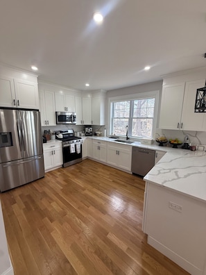 Private kitchen - Modern home 3BR Near Boston Gillette Stadium  Perfect for World Cup Stays (Weymouth)