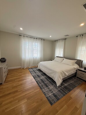 3 slaapkamers, een strijkplank/strijkijzer, wifi, beddengoed