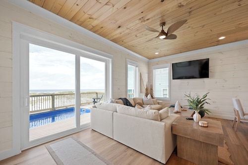 Beachfront Luxury Home + Private Pool + BBQ Grill + Exclusive Location