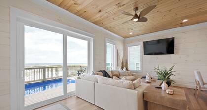 Beachfront Luxury Home + Private Pool + BBQ Grill + Exclusive Location