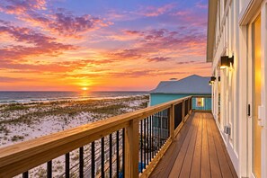 Property grounds - 8-Bedroom Beachfront Home in Gulf Shores with Private Pool & Arcade (Gulf Shores)