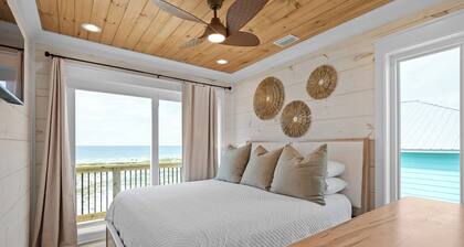 Beachfront Luxury Home + Private Pool + BBQ Grill + Exclusive Location