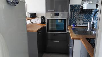 Microwave, oven, toaster