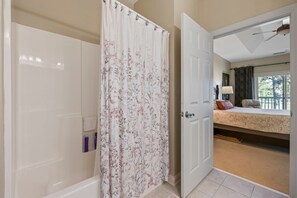 2 bedrooms, desk, iron/ironing board, WiFi - Comfy Quiet Myrtle Beach Retreat (Myrtle Beach)