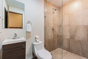 Studio | Bathroom - Casa by Frida Kahlo (Ciudad de México)