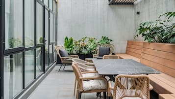 Luxury Suite | Terrace/patio
