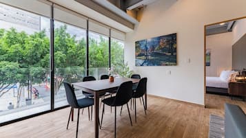 Suite | Dining room