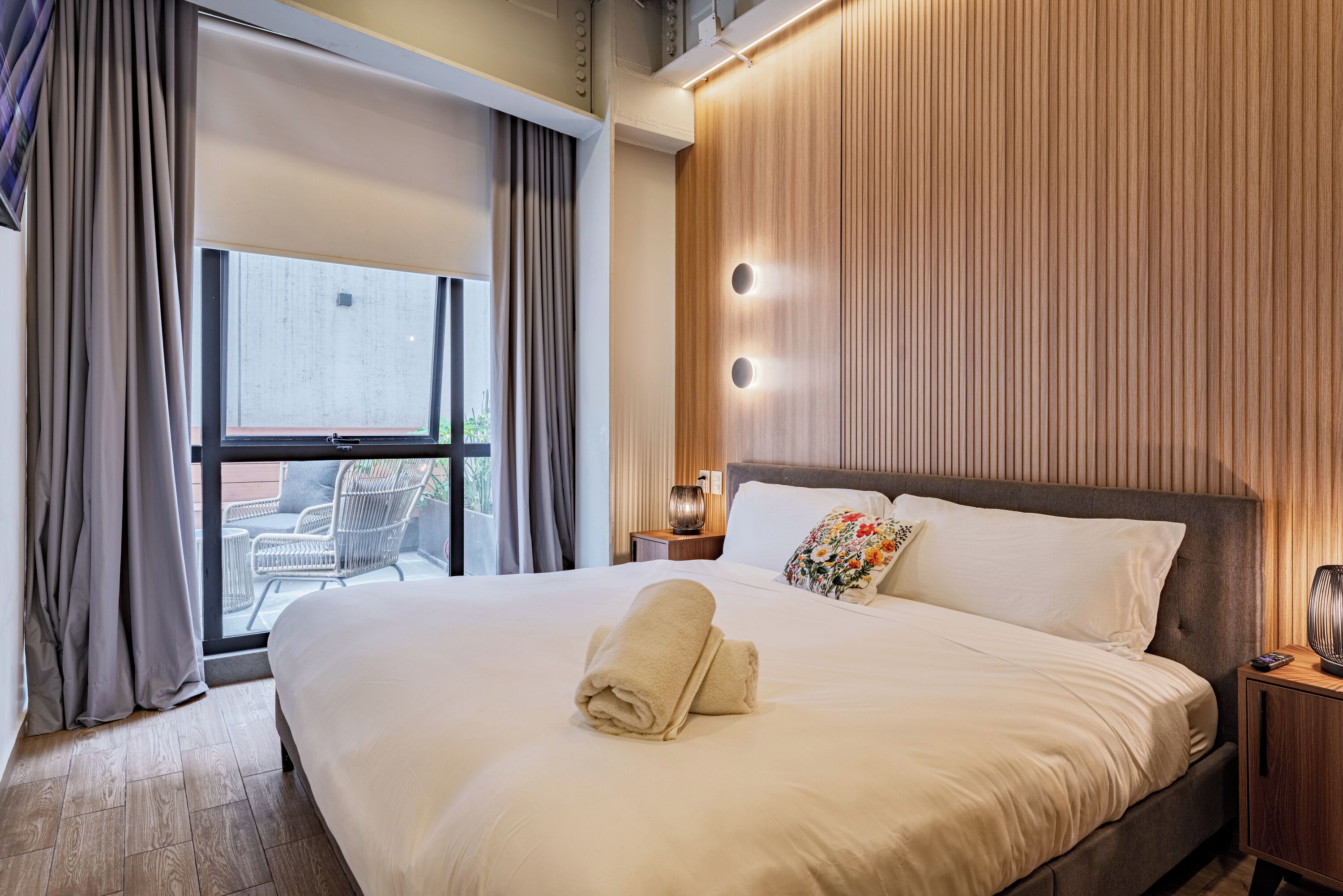 Luxury Suite | Desk, free WiFi, bed sheets