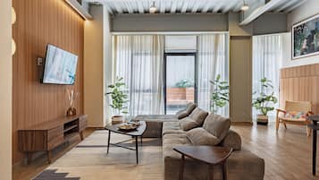 Luxury Suite | Desk, free WiFi