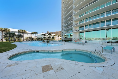 Bella Luna Condos