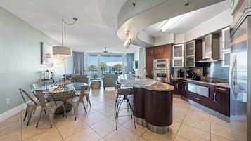 Family Condo, 2 Bedrooms, Balcony, River View | Private kitchen