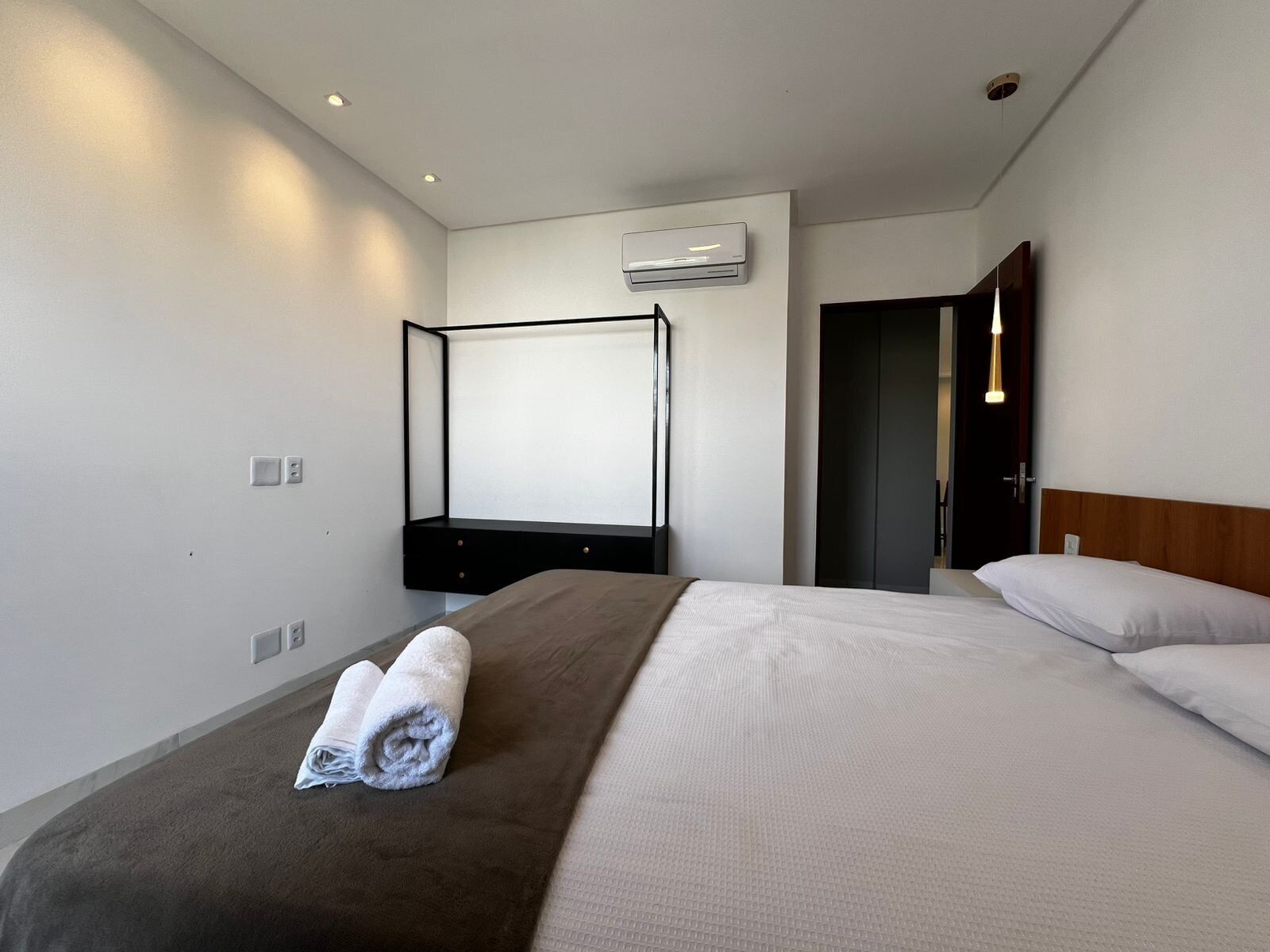 2 bedrooms, iron/ironing board, Internet, bed sheets