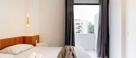 2 bedrooms, iron/ironing board, internet, bed sheets