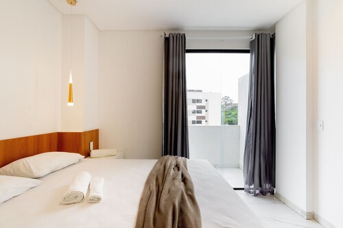Modern & Comfortable 2-Bedroom Apartment with Suite, AC, and BBQ - Near Caruaru Shopping