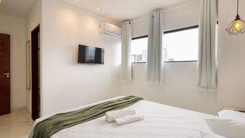 2 bedrooms, iron/ironing board, internet, bed sheets