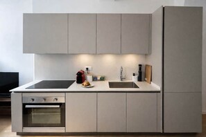 Private kitchen - Brioschi House 7min Navigli & 4 Bocconi university (Milan)