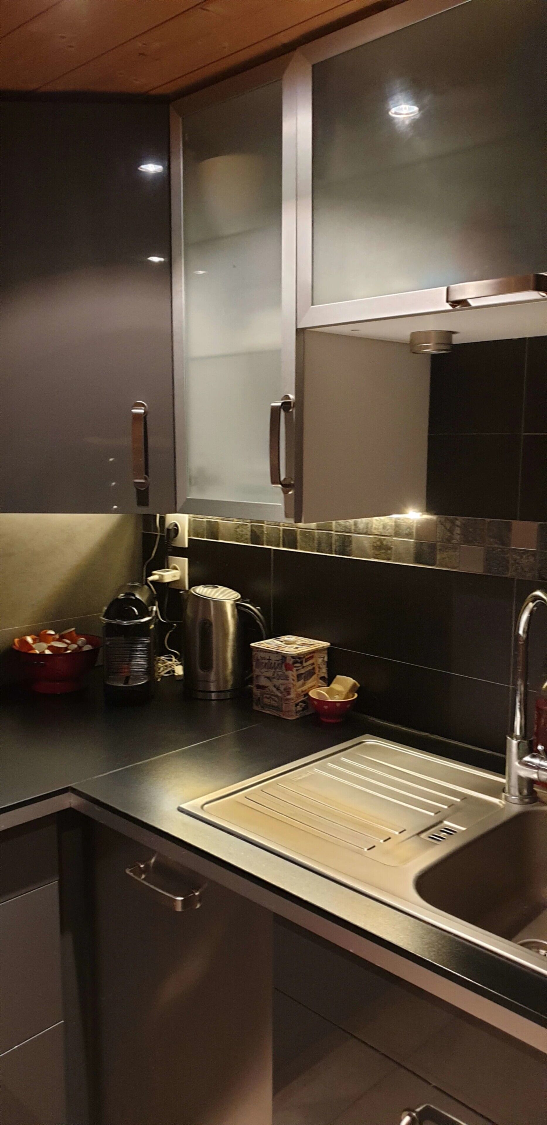 Micro-ondes, plaque de cuisson, cafetière/bouilloire