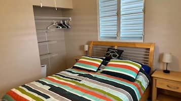 3 habitaciones, escritorio, tabla de planchar con plancha y wifi