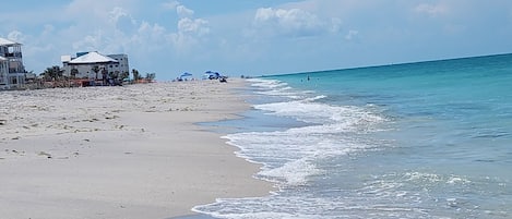 Beach nearby, sun-loungers, beach towels