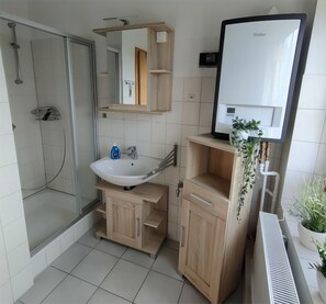 Apartment | Bathroom - Ferienwohnung in Wenkendorf mit Garten (Fehmarn)