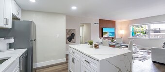 Central Boca Condo - 2 King Beds - Pool - Near FAU