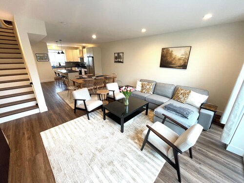 3-bedroom, 3.5 bathroom townhome with AC in charming Helena