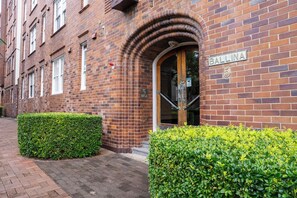 Exterior detail - Boho Chic Studio Apartment, Next to CBD (Darlinghurst)
