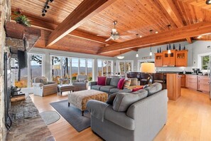 TV, fireplace - Eagleview Adventure Basecamp in Pisgah Forest (Pisgah Forest)