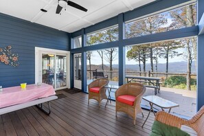 Outdoor dining - Eagleview Adventure Basecamp in Pisgah Forest (Pisgah Forest)