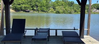 Charming 3-bedroom cabin in tranquil Waterloo "Doc Holiday"