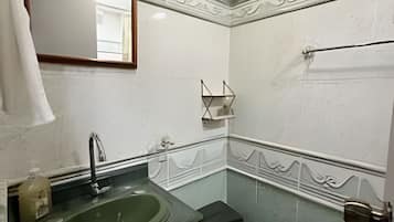 Apartment | Bathroom