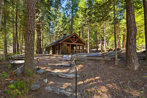 Charming Log Cabin, 2 mi to Yosemite South Gate.
