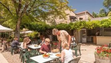 Restauration en plein air