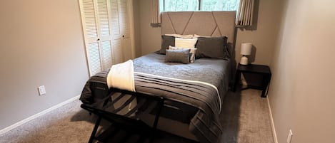 5 bedrooms, iron/ironing board, free WiFi, bed sheets
