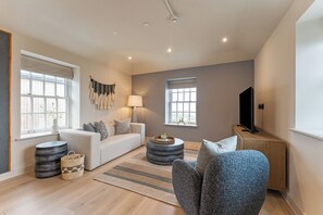 Living area - Hidden 4- Elvan Duplex Hot Tub (St Ives)