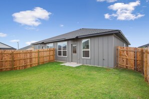 Exterior - Curated Wellness Retreat - 5 minutes from Baylor Scott & White (Temple)