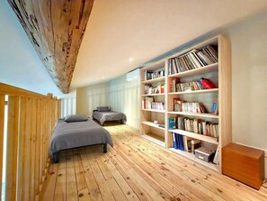 3 bedrooms, Internet, bed sheets - La Vermeillade, Stone House for 8 Guests (Congénies)