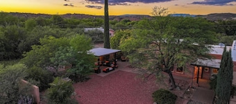 Nature Oasis Retreat+B&B+Organic Homestead+Sleeps 14+Meditation Space on 2 Acres
