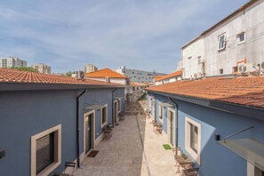 Exterior - Sunny Patio & AC by HostWise (Porto)