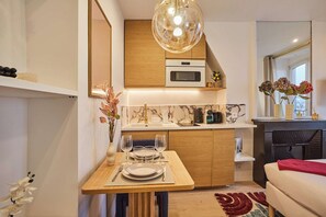 House | Interior - A Charming Haven in the Heart of Montmartre (Paris)