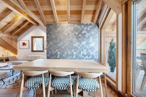 Dining - Ultima Lodge Chalet Valloire – Luxury Retreat Near Ski Lifts and Trails (Valloire)